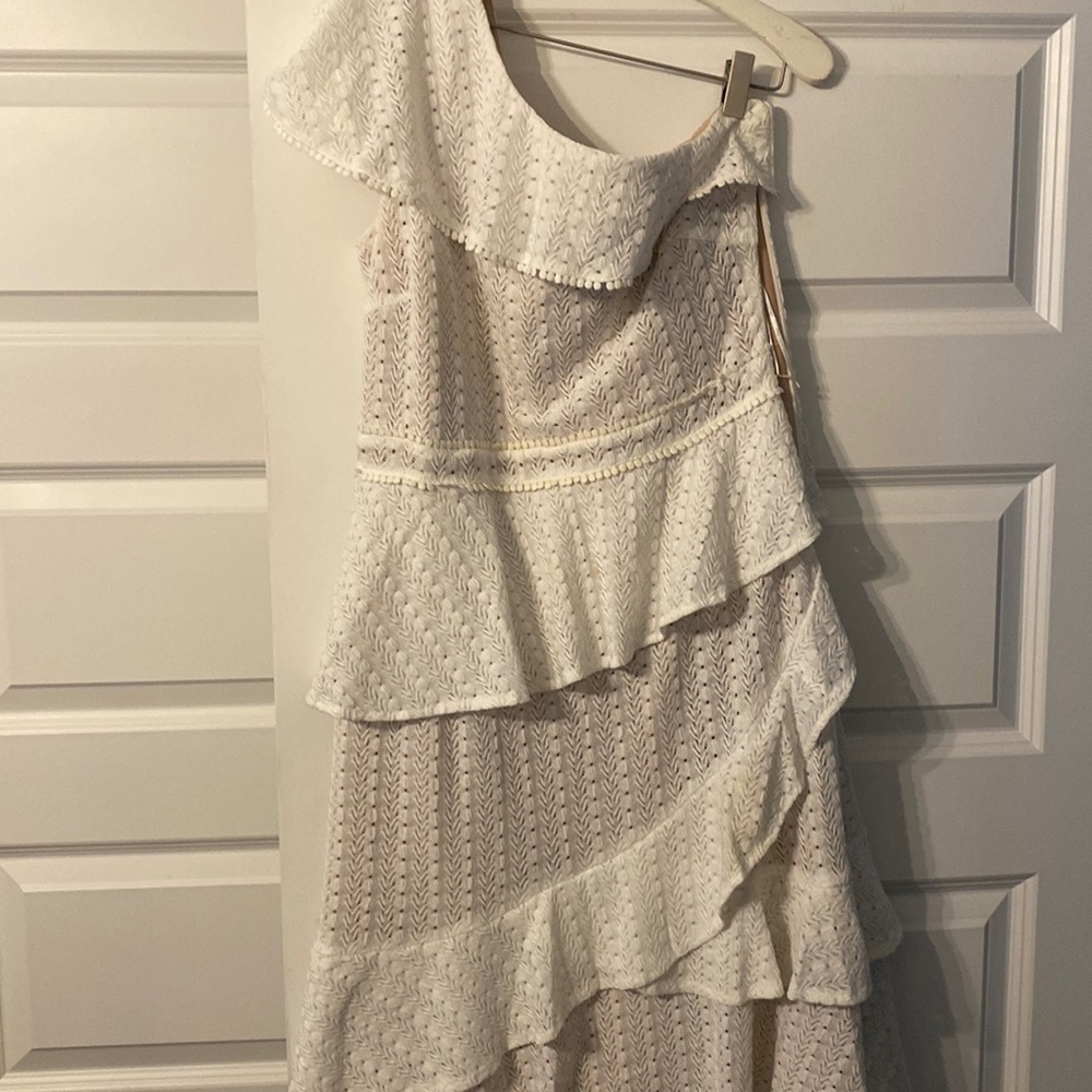 Gianni Bini white lace knee high dress. Size L